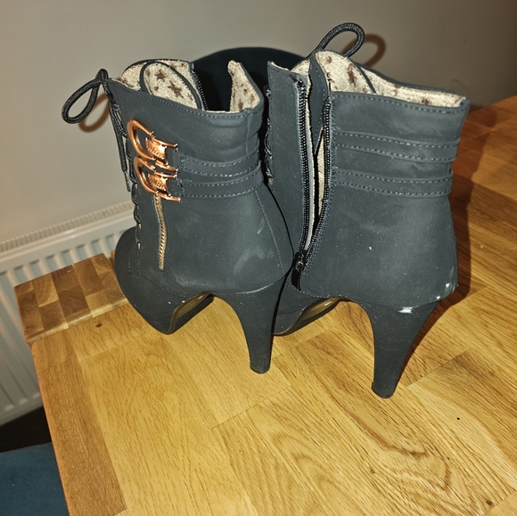 High heels size 7 - Picture 5 of 8